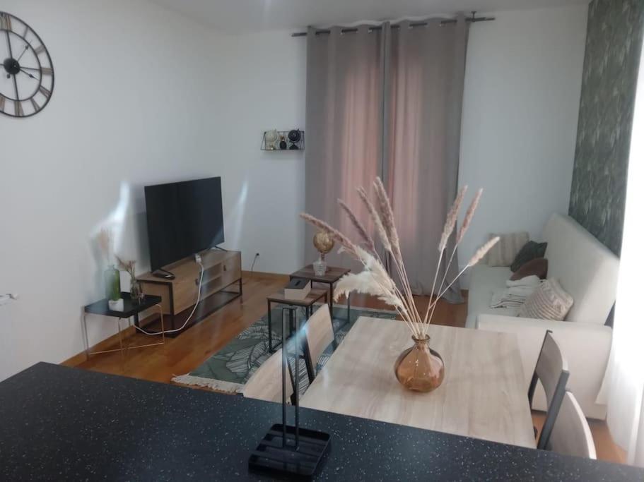 Joli Appartement De Vacances Écouen المظهر الخارجي الصورة